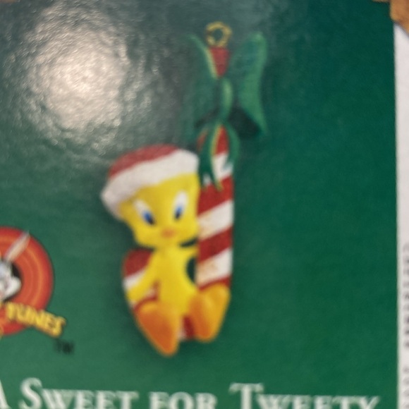 NIB HALLMARK Keepsake miniature Orn. TWEETY BIRD w/candy cane $15 - Picture 5 of 5